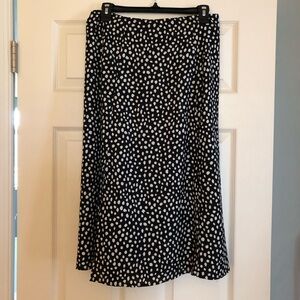 Polka dot black & white midi skirt. EUC 8